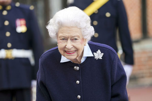 II Elizabet gecəni xəstəxanada keçirib